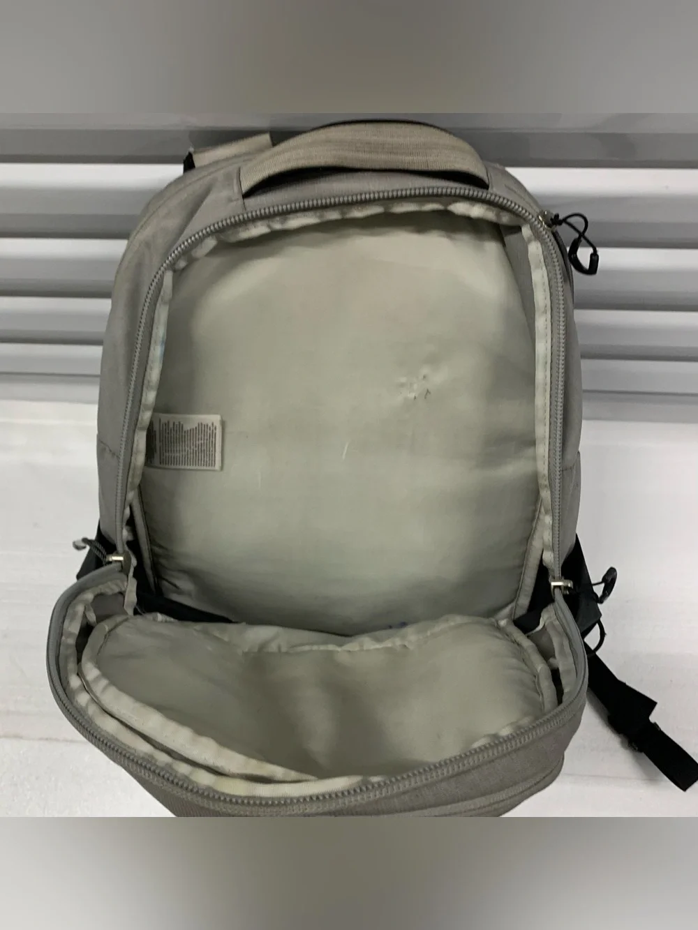 The North Face Borealis FlexVent Backpack Gray/Black 16